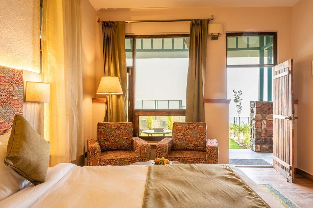 Tiaraa Jujurana Resort T Pathyar Luaran gambar